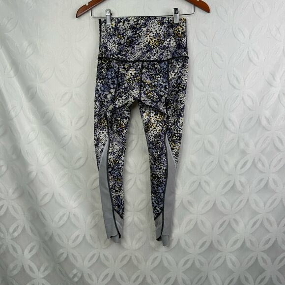 Lululemon Wunder Under Crop  Scallop Full-On Luxtreme 23"
Floral Size 6 - Picture 9 of 11